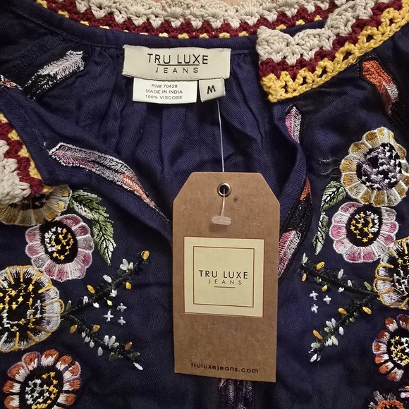 Tru Luxe Jeans Navy Embroidered Blouse Boho - M - NWT - Picture 3 of 4